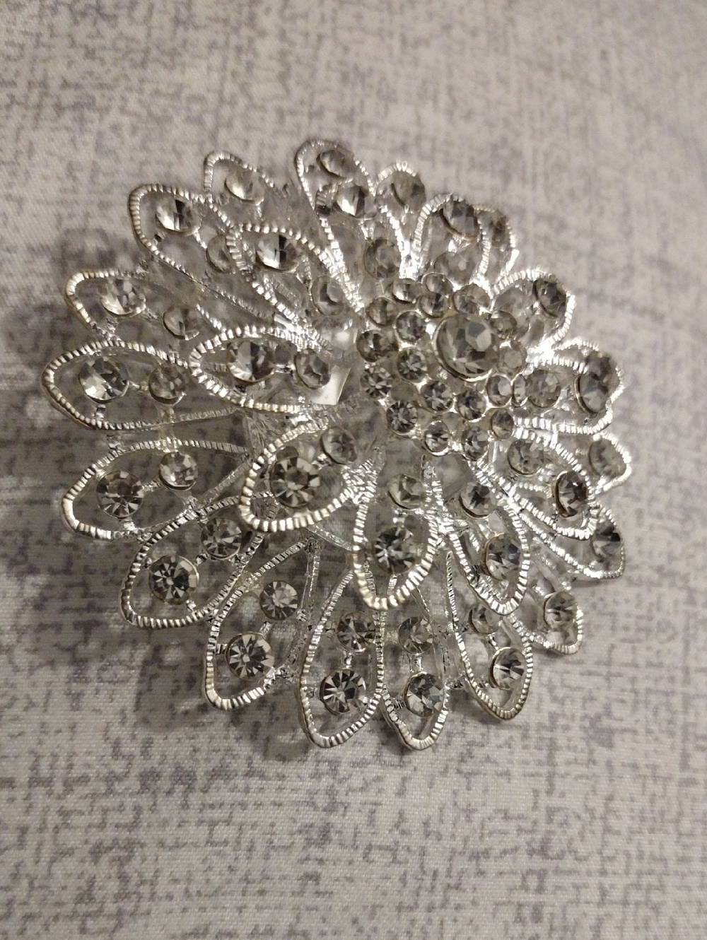 Fabulous Large Rhinestone Circular Brooch - Picture 7 of 9